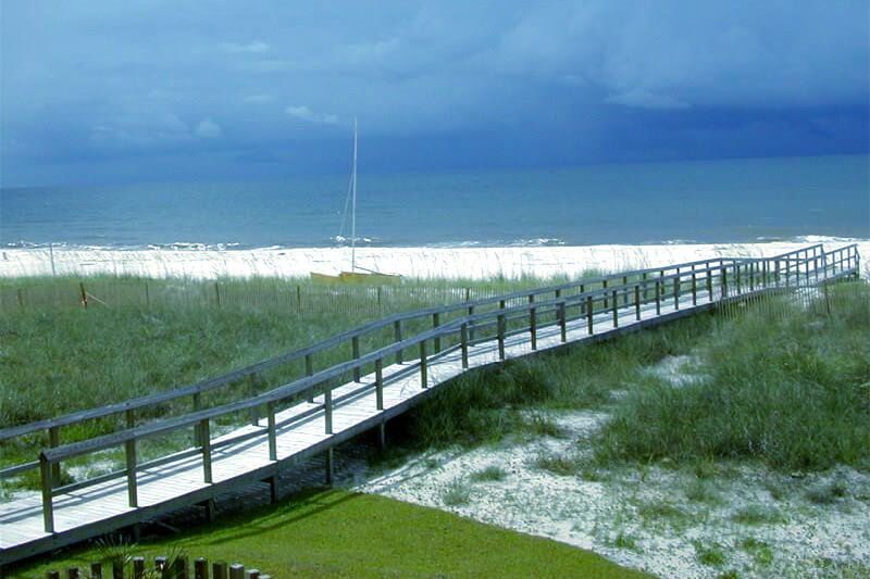 Walkover from Perdido Beach and Yacht club to uncrowded Gulfside beach
